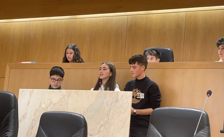 Assembleia Municipal de Jovens: Literacia Financeira em Debate